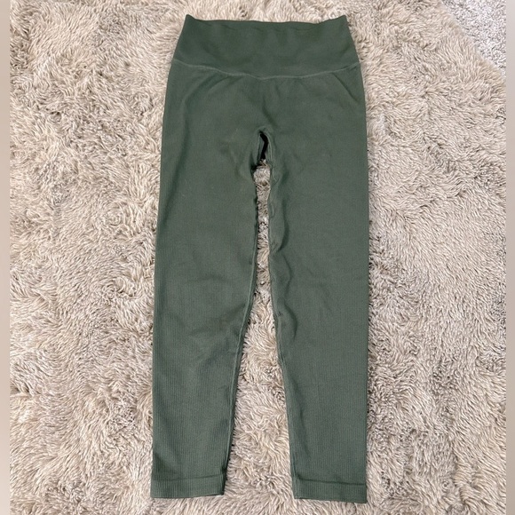 Victoria’s Secret Seamless Leggings - Picture 2 of 9